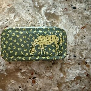 Vintage Potpourri Press Green Tin Pill Box with Horse Design